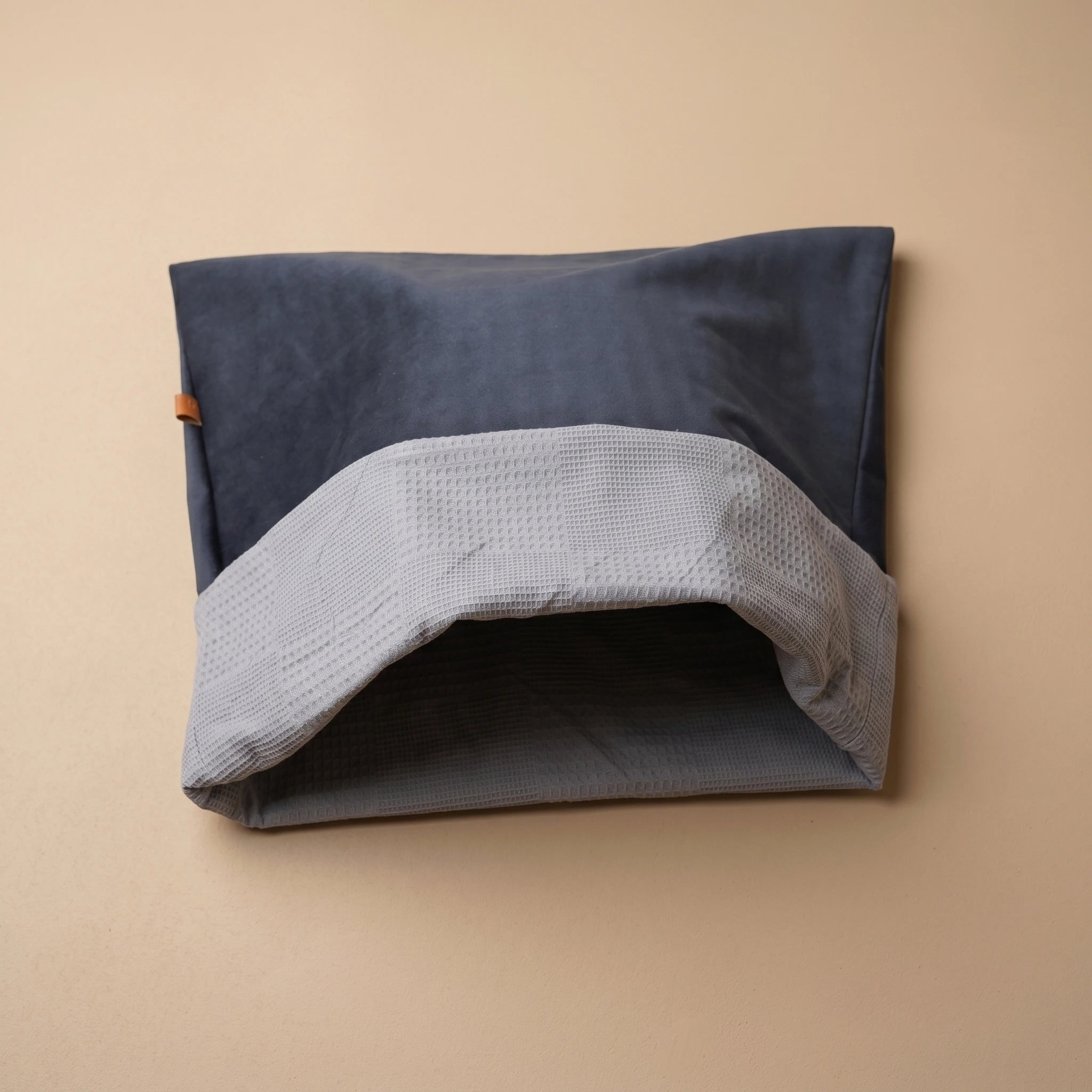Cocon été en suédine et coton pour chien et chat fond blanc