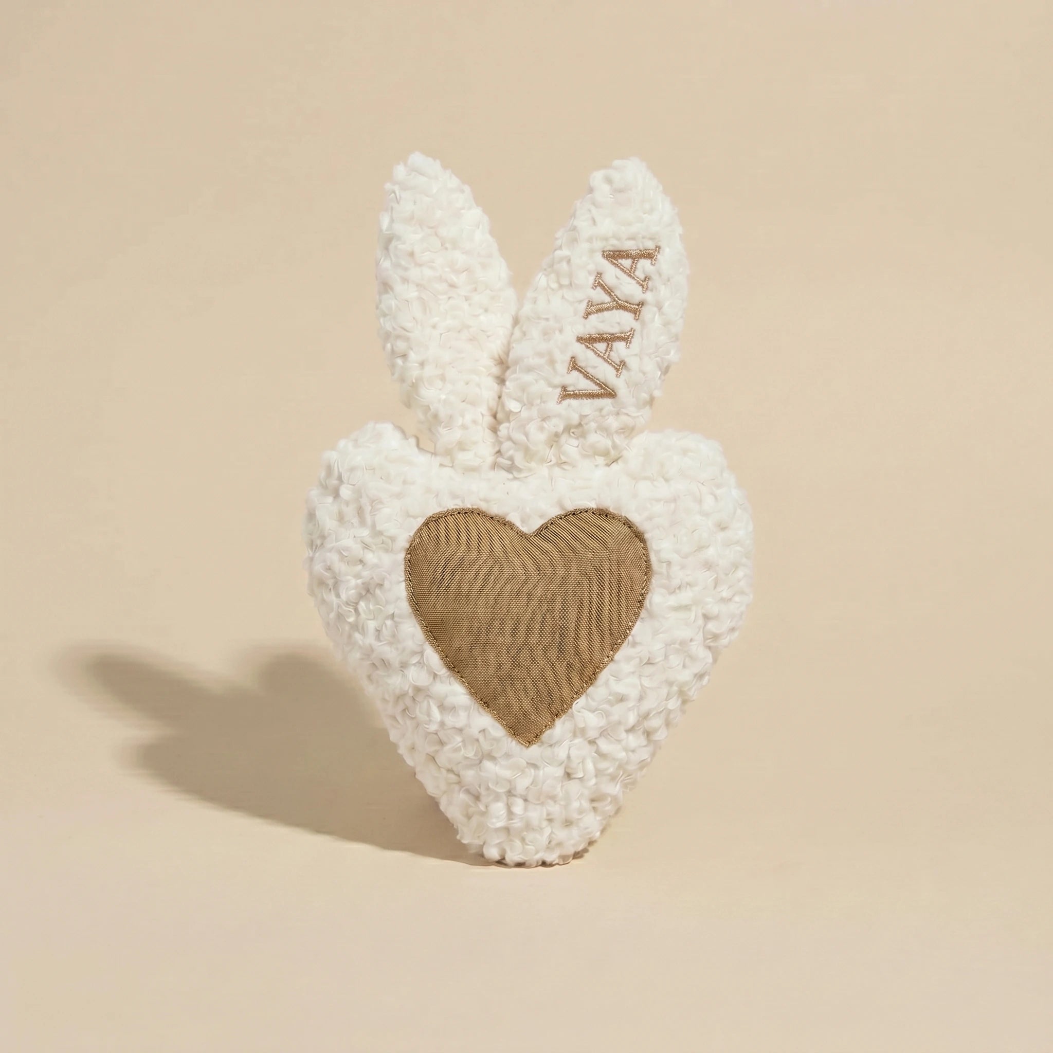 Peluche apaisante blanche et beige brodée pour chien avec poche odeur du maître

